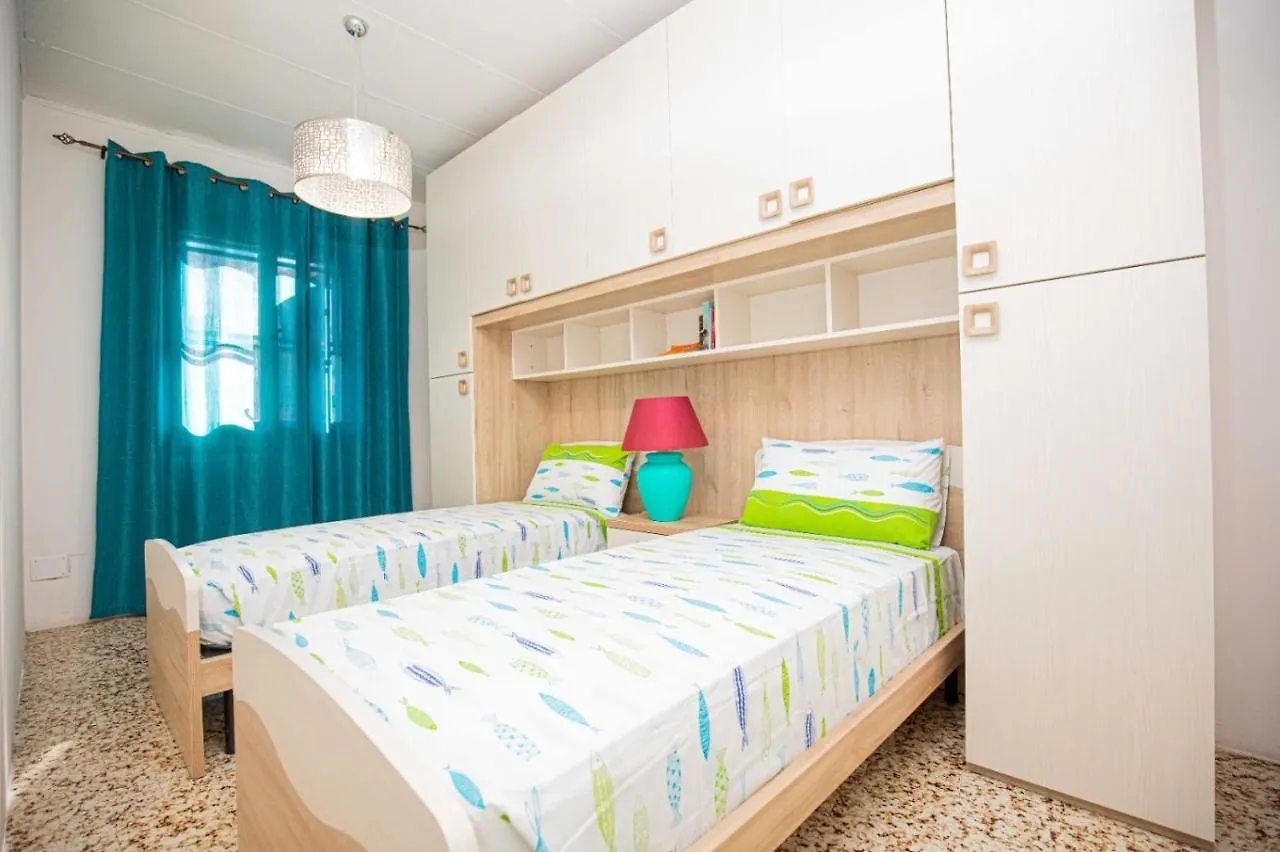 Holiday home Casa Penelope Fronte Spiaggia Parcheggio 2 Camere Giannella Italy
