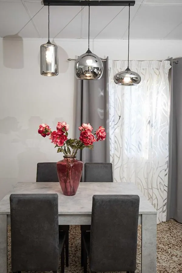 Casa Penelope Fronte Spiaggia Parcheggio 2 Camere Giannella Holiday home
